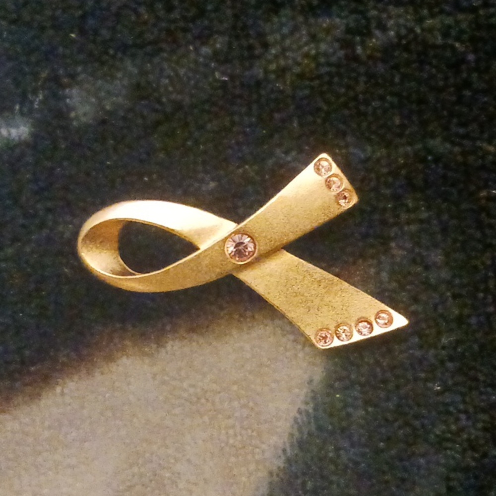 Avon Breast Cancer Awareness Ribbon brooch